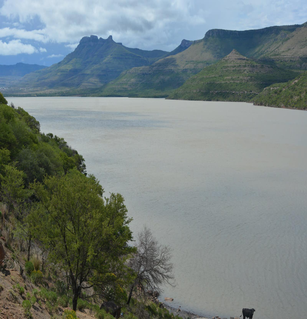 Xonxa Dam panorama with surrounding mountains
