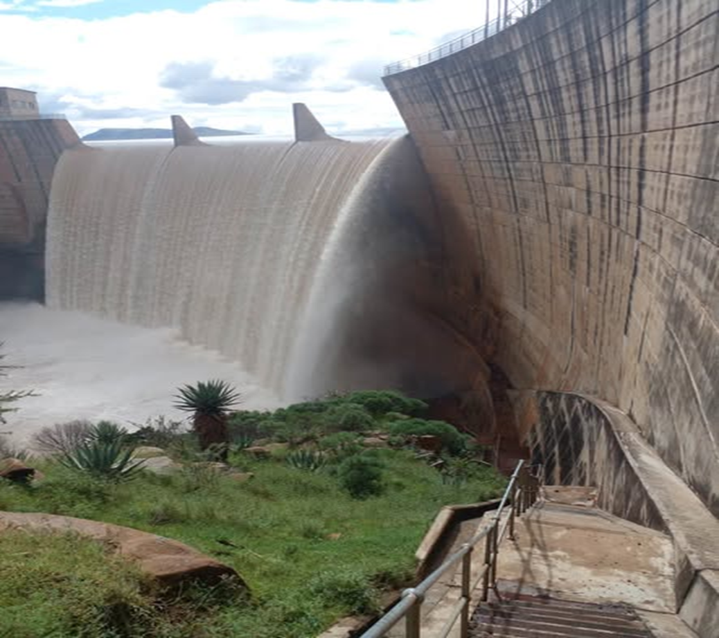 Xonxa Dam wall with water cascading over the face